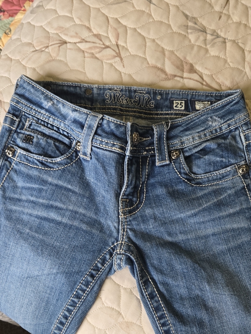 Miss Me Women's Light Blue Skinny Capris with Contrast Stitching